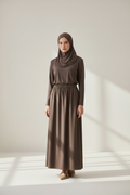 Jupe Longue Taupe – sur mannequin