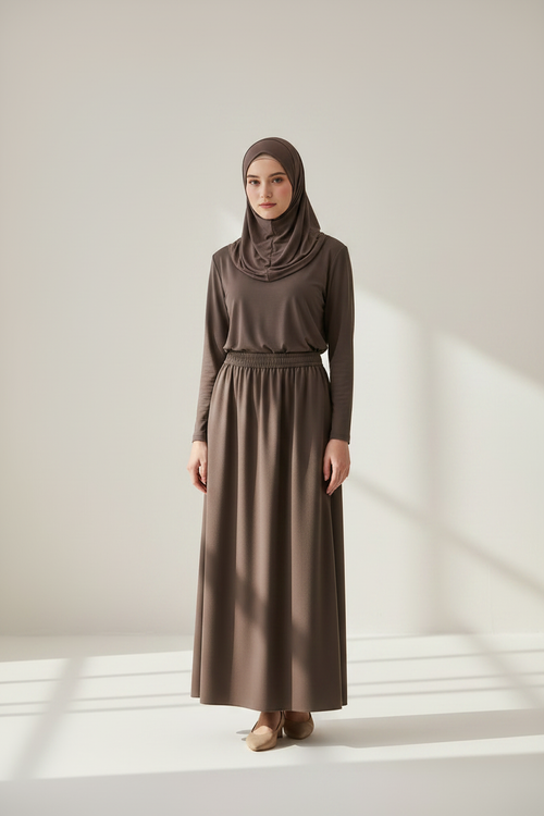 Jupe Longue Taupe – sur mannequin
